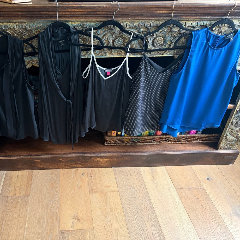 Bundle of 6 Women's tops great condition ! All 6 for $30 J Crew , BR